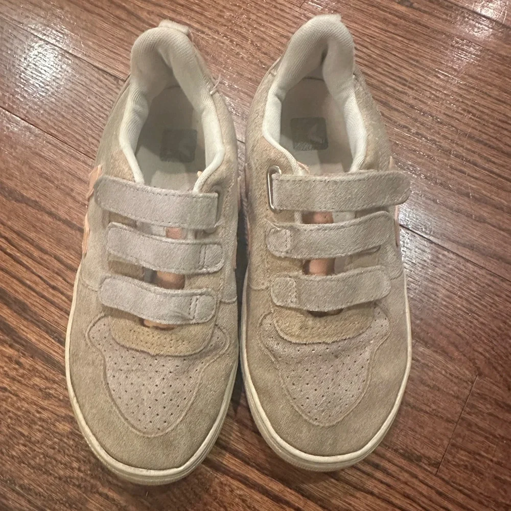 Veja Kids Beige and Peach Sneakers with Velcro Straps - Picture 2 of 3